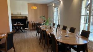 Restaurace v ubytování Le Relais de la Sans Fond