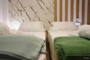 Postel nebo postele na pokoji v ubytování Electra Suites
