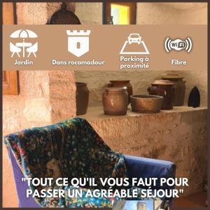 ein Flyer für eine Veranstaltung mit einem Stuhl auf einem Regal in der Unterkunft Gîte Rocamadour L'Oustal de Beline free wifi in Rocamadour