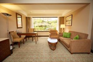 Hilton Alexandria King's Ranch Hotel的休息区
