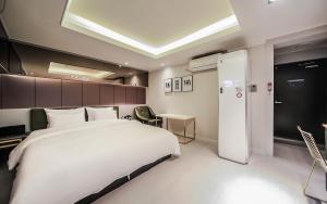 Rúm í herbergi á Cheese Hotel Seomyeon