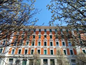 ローマにあるEluta Holiday Homeの大きなレンガ造りの建物