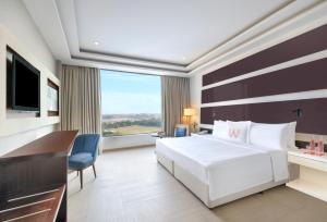 TV a/nebo společenská místnost v ubytování Welcomhotel by ITC Hotels, Dwarka, New Delhi