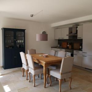 Kuchyň nebo kuchyňský kout v ubytování Gutshof Ferienwohnung in Seenähe