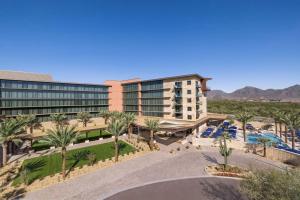 Hilton North Scottsdale At Cavasson内部或周边的泳池
