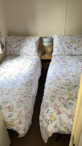 two beds sitting next to each other in a bedroom at Hill View in Ballantrae