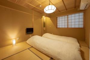 Postel nebo postele na pokoji v ubytování Saju Kyoto 茶住 京都