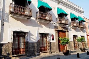 a building with balconies on the side of it at Metropolis Suites Ejecutivas in Puebla