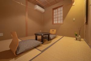 Posezení v ubytování Saju Kyoto 茶住 京都