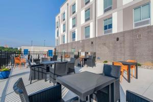 a patio with tables and chairs and a building at Hampton Inn Nicholasville Brannon Crossing, Ky in Nicholasville