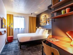 Postel nebo postele na pokoji v ubytování ibis Styles Paris Villejuif