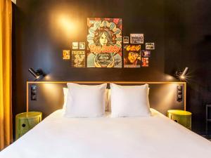 Postel nebo postele na pokoji v ubytování ibis Styles Paris Villejuif