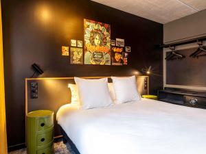 Postel nebo postele na pokoji v ubytování ibis Styles Paris Villejuif