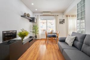 a living room with a couch and a table at BBarcelona Gràcia Nova Flat in Barcelona