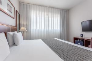 Postel nebo postele na pokoji v ubytování Eurostars Toledo