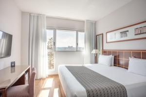 Postel nebo postele na pokoji v ubytování Eurostars Toledo + 37 fotografií