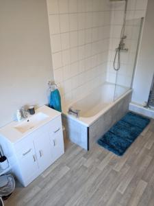 a bathroom with a bath tub and a sink at *Feel at home* 3bed 2bath house Cleethorpes in Grimsby