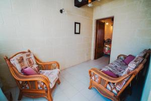 Posezení v ubytování Villa Getaway with Private Pool
