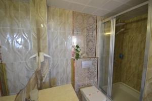 Ett badrum på ADMİRAL HOTEL