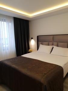 Een bed of bedden in een kamer bij Hotel Kriti
