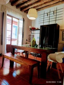 a living room with a wooden table and a couch at Donde Antonio in Granada