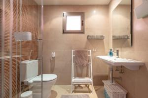 Kúpeľňa v ubytovaní Sailor House con piscina en la nueva Milla de Oro