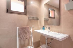 Kúpeľňa v ubytovaní Sailor House con piscina en la nueva Milla de Oro