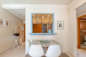 Posedenie v ubytovaní Sailor House con piscina en la nueva Milla de Oro
