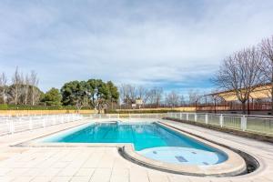 an empty swimming pool with a fence around it at Crisol Regio in Santa Marta de Tormes
