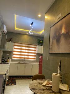 een keuken met een tafel en een raam erin bij Absl Luxury Apartments in Lekki