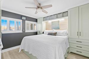 En eller flere senge i et værelse på Beach House