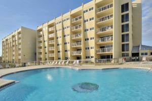 Swimmingpoolen hos eller tæt på Beach House