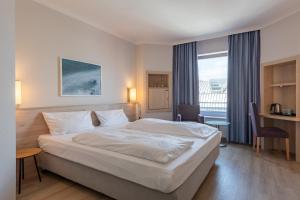 Postel nebo postele na pokoji v ubytování IntercityHotel Kiel + 25 fotografií
