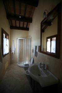 A bathroom at B&B Contarine