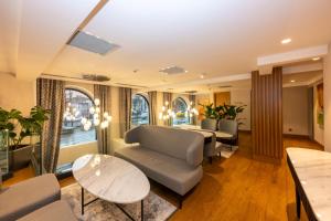 Posezení v ubytování Baver Hotel + 37 fotografií