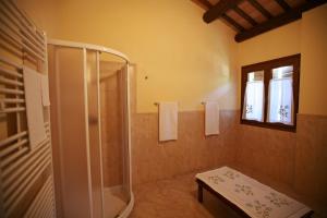 A bathroom at B&B Contarine