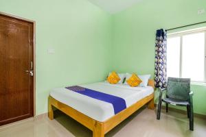 Letto o letti in una camera di SPOT ON Sri Devi Residency