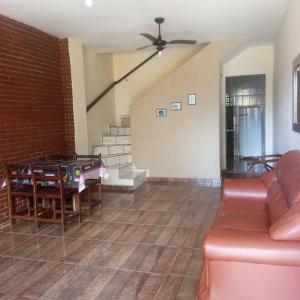a living room with a couch and a table at Ap. Duplex Praia grande Ubatuba in Ubatuba