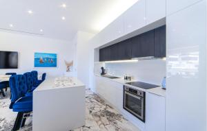 Η κουζίνα ή μικρή κουζίνα στο Amazing Home In Komarna