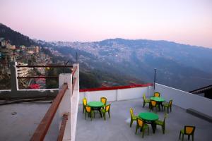 En balkong eller terrasse på Hotel Mountain Meadows