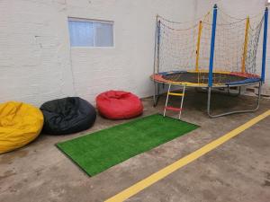 a gym with two trampols and a hoop at Hostel & Suítes Stettin in Pomerode