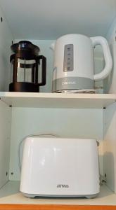 a toaster and a coffee maker on shelves at Cabañas Paso de Viento in El Chalten