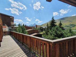 a wooden balcony with a view of the mountains at Lautaret 5 - C5 - Appart spacieux vue - 10 pers in Les Deux Alpes