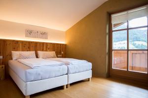 Postel nebo postele na pokoji v ubytování Schneckenhaus Dachstein West