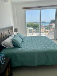 a bedroom with a bed with a view of the ocean at Casa Lobster Bay in Ayangue