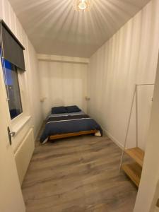 a bedroom with a bed in a room with a ceiling at Appartement F2 meublé in Dunkerque