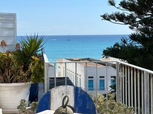 a balcony with a view of the ocean at Il Profumo del Mare in Cagliari