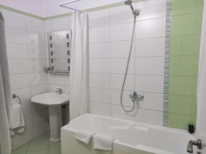 Bagno di Hotel & Restaurant White City