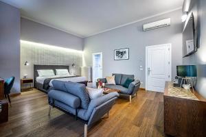 Televízia a/alebo spoločenská miestnosť v ubytovaní Antico Centro Suite