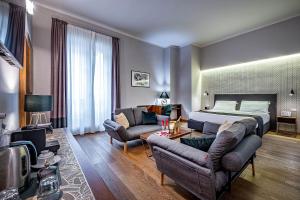 Televízia a/alebo spoločenská miestnosť v ubytovaní Antico Centro Suite